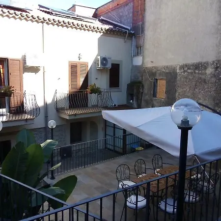 Via Venezia 3*